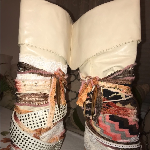Vintage Boho Cream Boots - Picture 3 of 8
